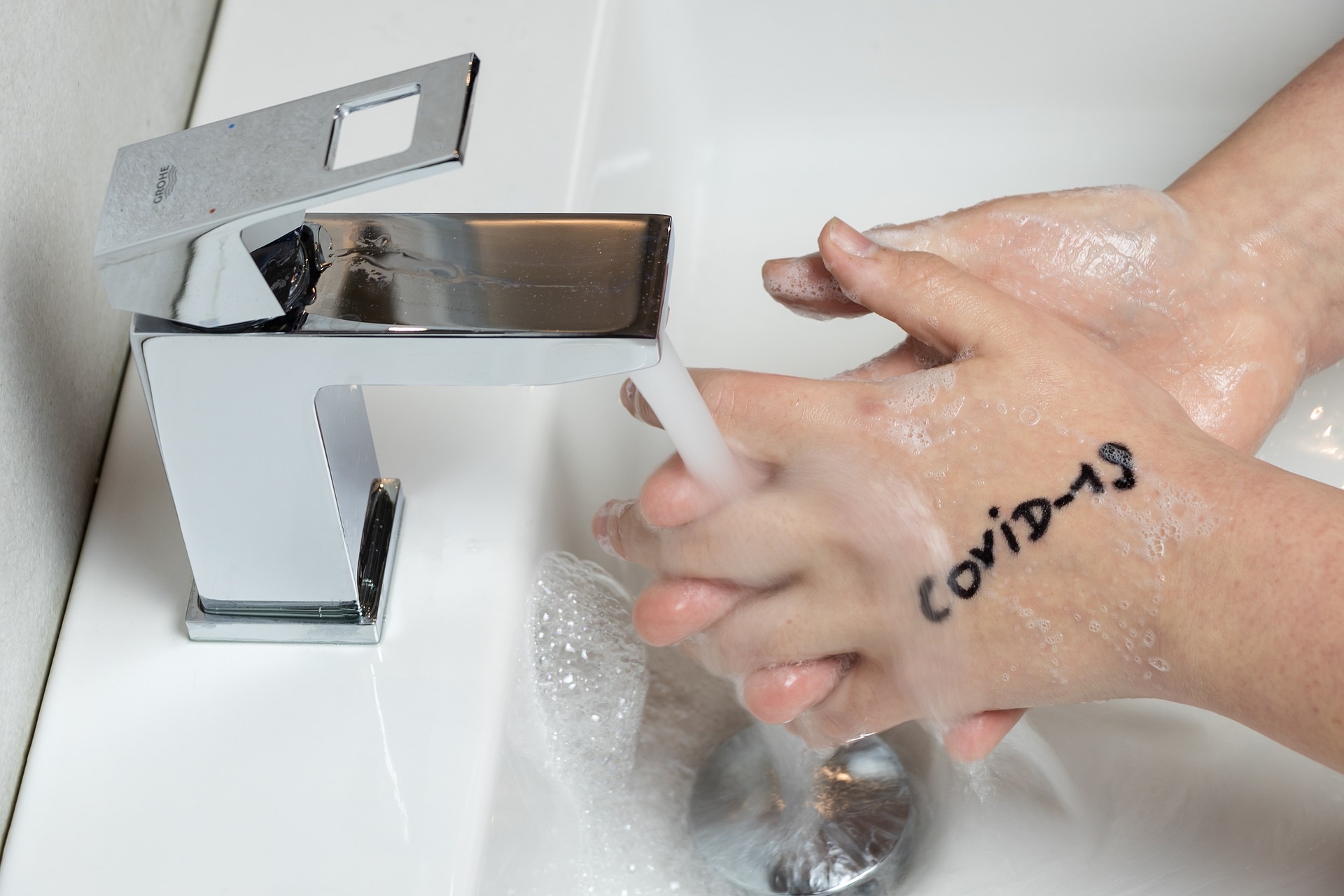 wash hands 4989196 1920